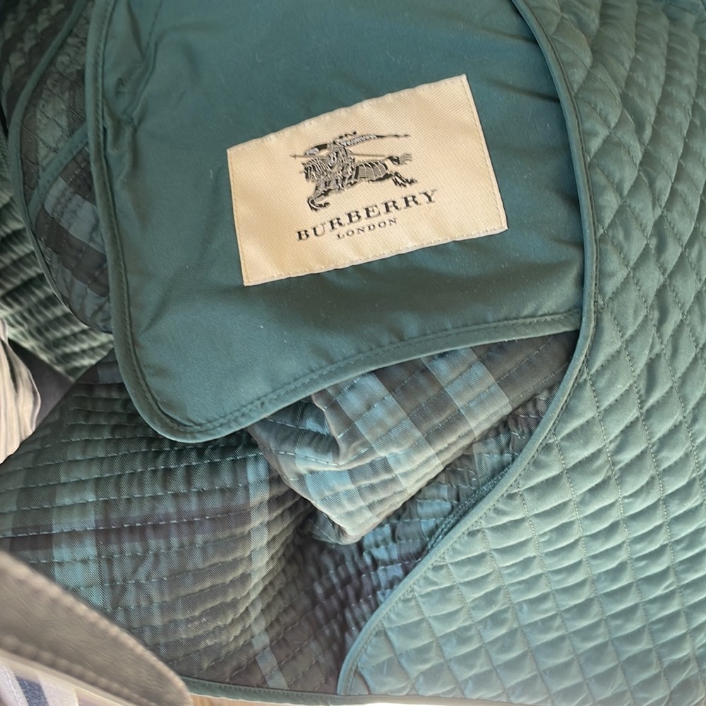 Stunning quilted Burberry jacket bought from Burberry store. - Picture 8 of 12